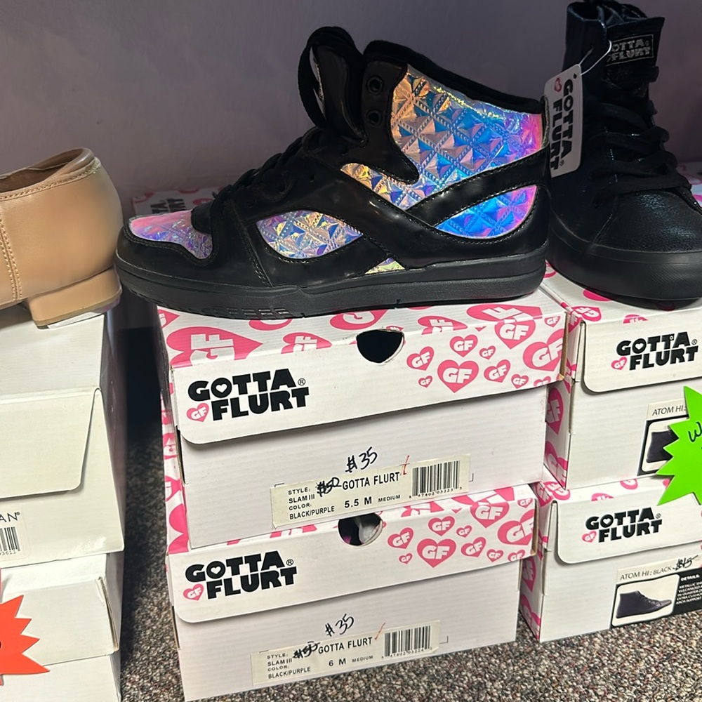 High top sneaker